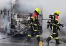 En vía de Tumaco un bus de turismo quedó envuelto en llamas
