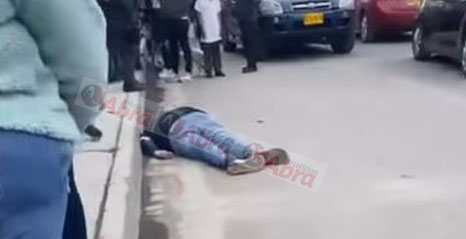 En plena calle quedó tendido el cuerpo de un hombre que fue baleado en Ipiales, sur de Nariño.