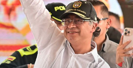 botoga gustavo petro 1